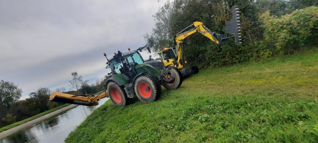 Mulcher, Mulcharbeiten, Seitenstreifen, Rasenschnitt, Grünpflege