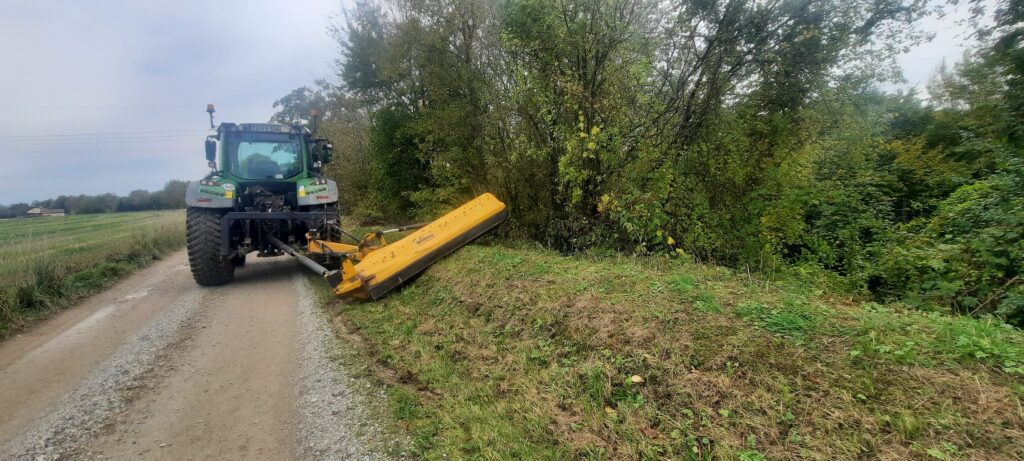 Mulcher, Mulcharbeiten, Seitenstreifen, Rasenschnitt, Grünpflege