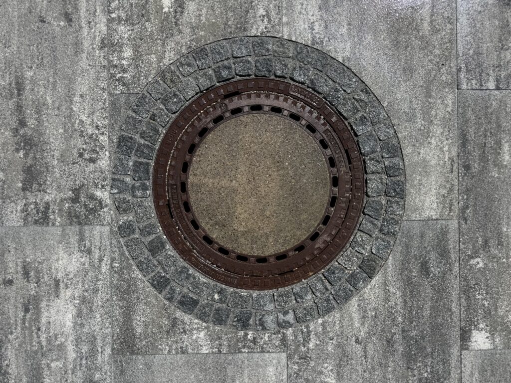 Schachtdeckel-Einfassung Granit Trostberg